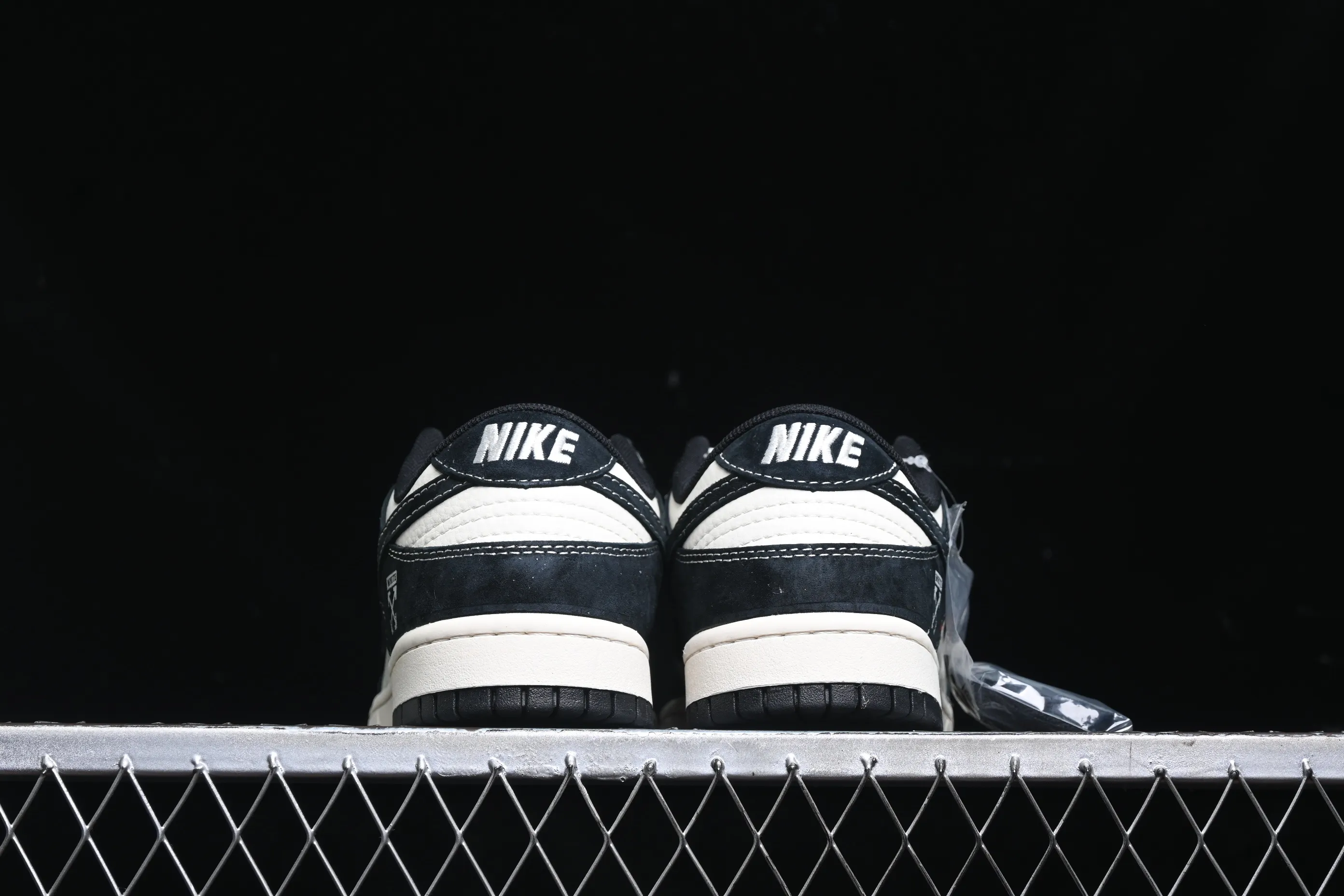 All categories Nk SB Dunk Series Nk SB Dunk Low High-end customized low-top sneakers Nk SB Dunk Low OF joint-Zhuba Danmaku Black Hook Anniversary high-end customized low-top casual sneakers YX5066-211